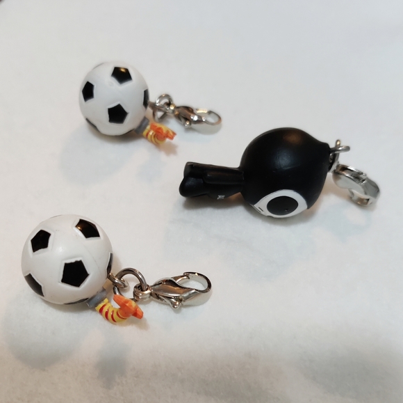 SOLD - Tokidoki Frenzies Soccer Bomb Adios - Picture 4 of 6